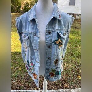 Chicos light wash distressed denim vest with boho patchwork appliqués. Size 1.